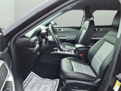 Used 2023 Ford Explorer XLT w/ Equipment Group 202A image 24