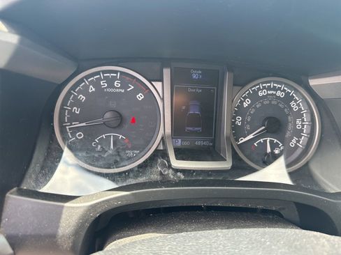 Used 2018 Toyota Tacoma SR5 RWD image 18