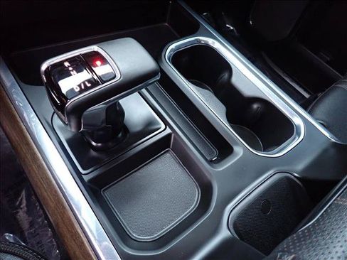 Used 2023 Chevrolet Silverado 1500 High Country w/ High Country Premium Package AWD/4WD image 18