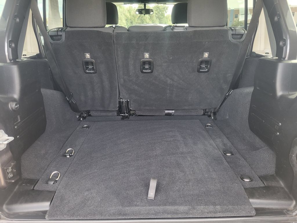 Used 2018 Jeep Wrangler Unlimited Sport AWD/4WD image 23
