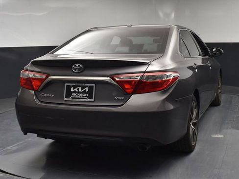 Used 2017 Toyota Camry XSE w/ Moonroof Package image 7