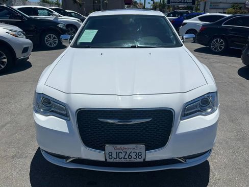 Used 2019 Chrysler 300 Limited image 2
