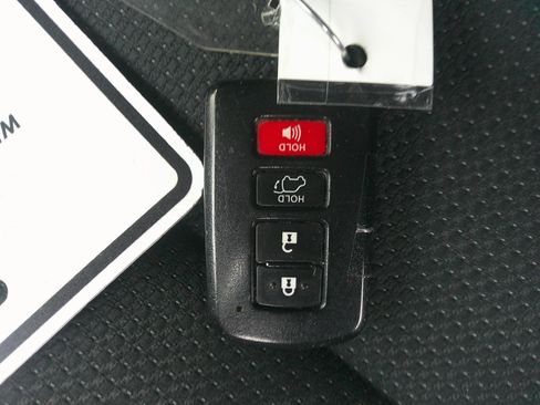 Used 2018 Toyota RAV4 XLE image 39