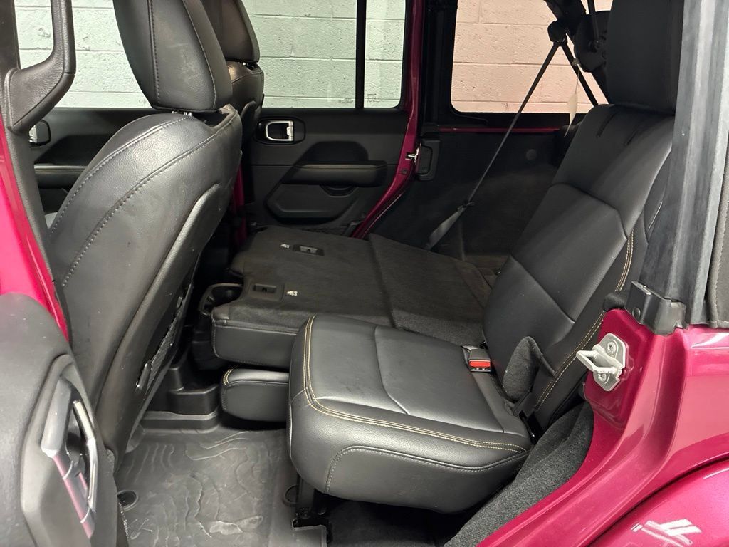Used 2024 Jeep Wrangler Unlimited Sahara AWD/4WD image 20