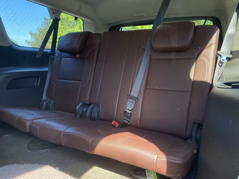 Used 2017 Chevrolet Suburban Premier RWD image 9