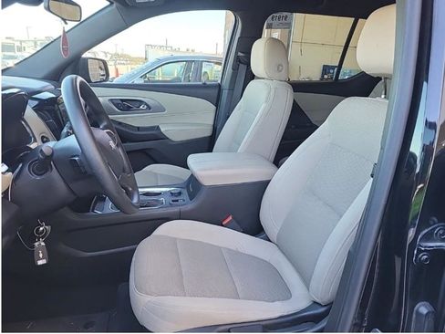 Used 2022 Chevrolet Traverse LS image 22