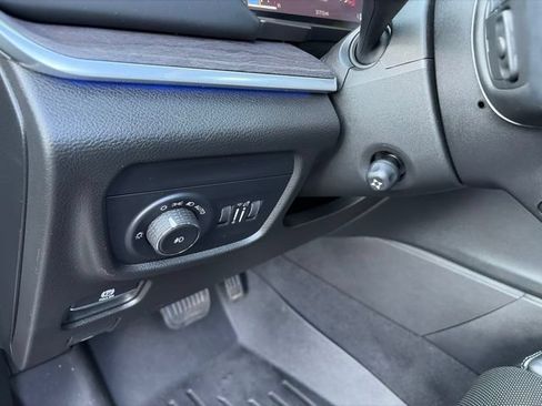 Used 2022 Jeep Grand Cherokee L Overland w/ Luxury Tech Group IV AWD/4WD image 21