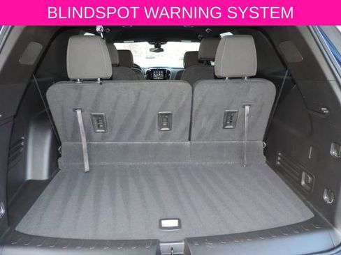 Used 2023 Chevrolet Traverse LT image 12