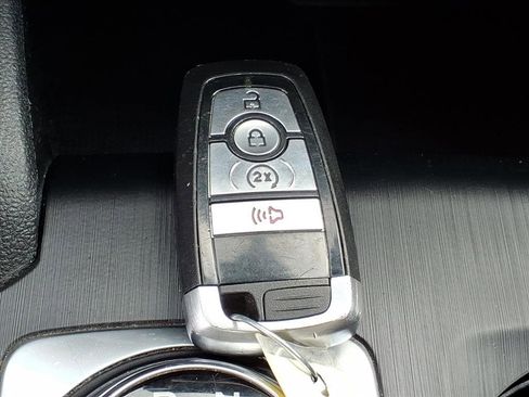 Used 2021 Ford Escape SE w/ SE Sport Appearance Package image 21