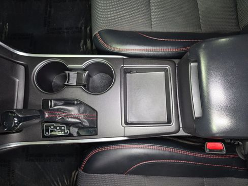 Used 2017 Toyota Camry SE FWD image 13