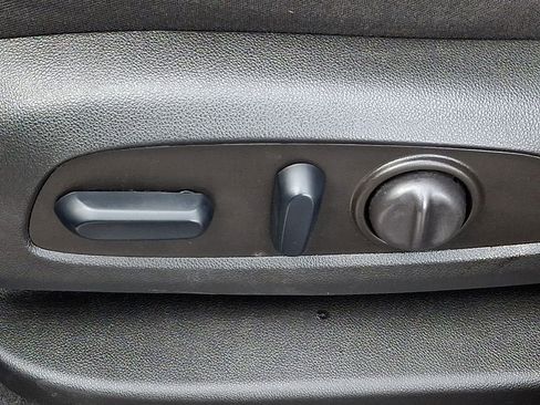 Certified 2023 Chevrolet Equinox LT image 30