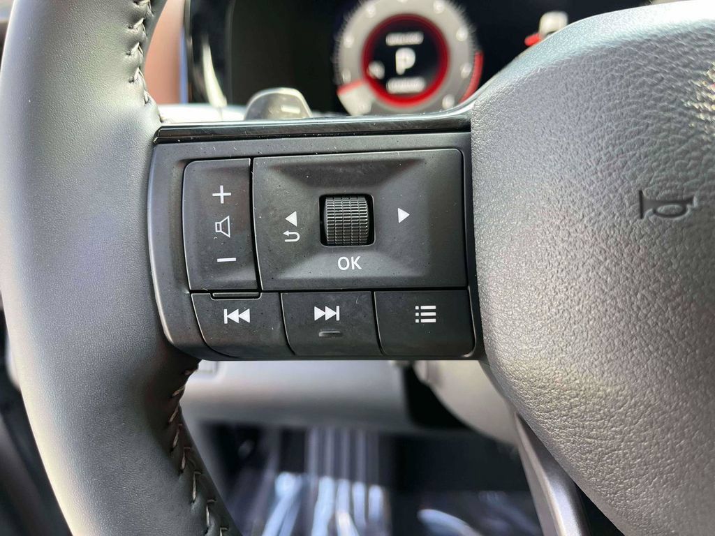 Used 2026 Nissan Pathfinder Platinum FWD image 21