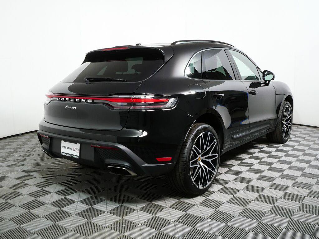 Certified 2026 Porsche Macan AWD/4WD image 27