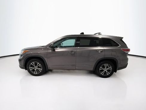 Used 2016 Toyota Highlander XLE AWD/4WD image 4