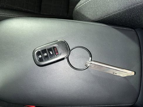 Used 2025 Honda HR-V LX image 23