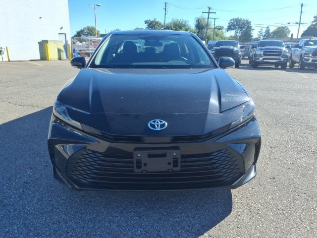 Used 2025 Toyota Camry LE FWD image 2