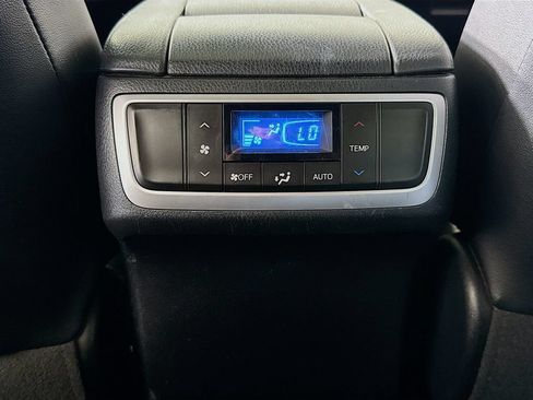 Used 2019 Toyota Highlander XLE AWD/4WD image 26