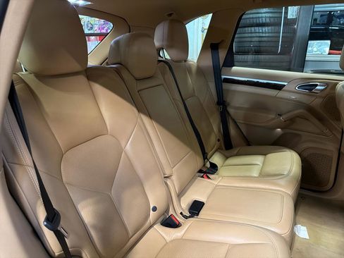 Used 2016 Porsche Cayenne image 23