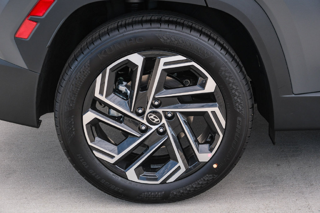 New 2025 Hyundai Tucson Limited FWD image 9