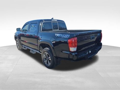 Used 2016 Toyota Tacoma TRD Sport image 6