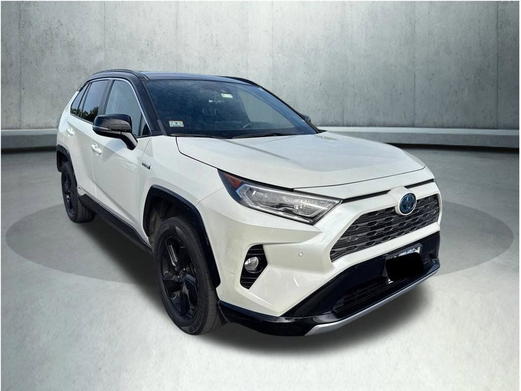 Used 2021 Toyota RAV4 XSE AWD/4WD image 2