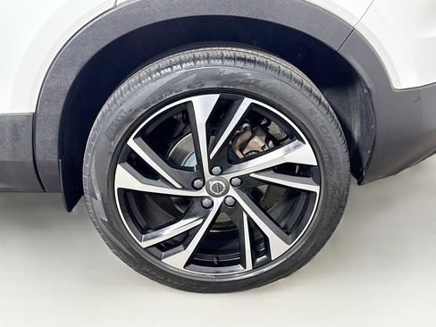 Used 2021 Volvo XC40 T5 R-Design w/ Protection Package Premier image 29