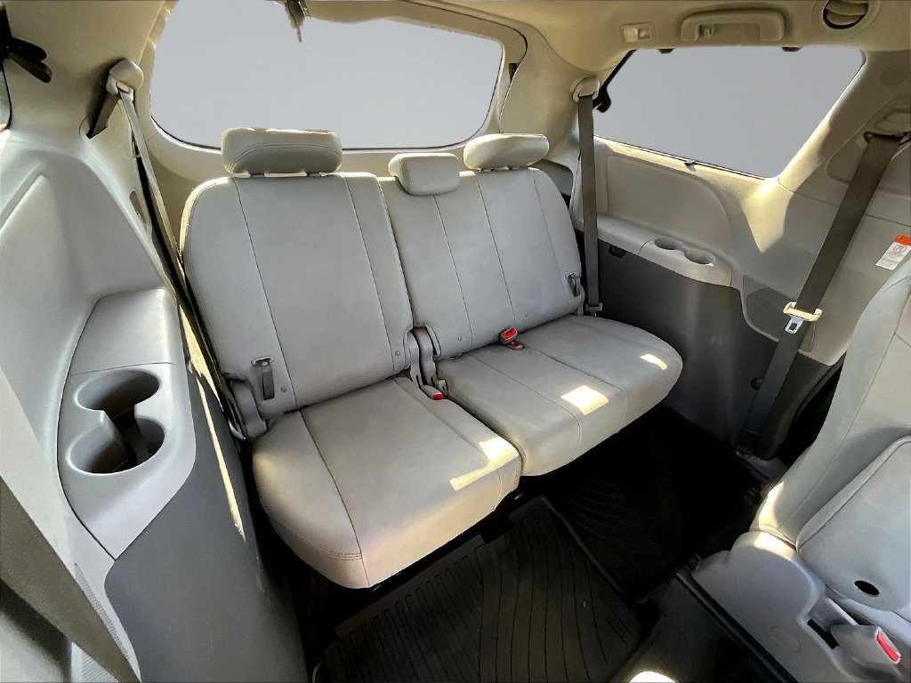 Used 2019 Toyota Sienna XLE Premium w/ Carpet Mat Package AWD/4WD image 28