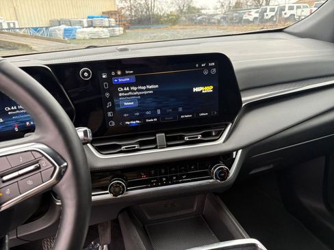 Used 2025 Chevrolet Equinox LT image 18