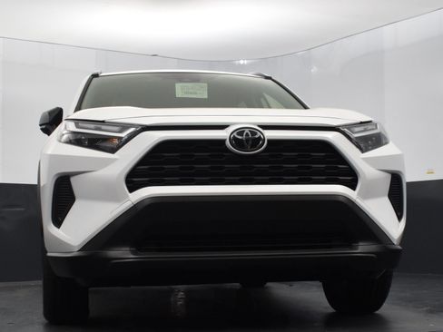 Used 2025 Toyota RAV4 LE image 40