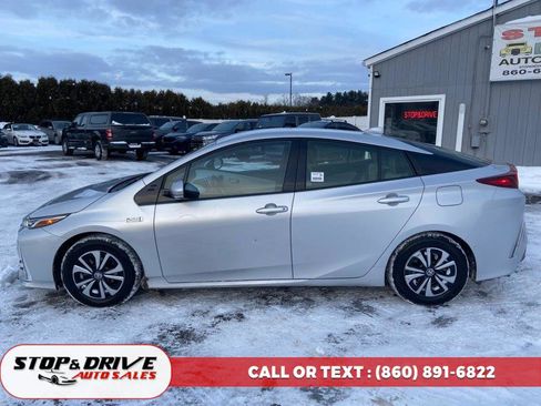 Used 2018 Toyota Prius Prime Advanced image 2
