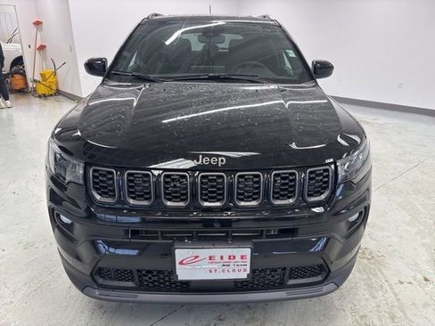 New 2026 Jeep Compass Latitude image 2