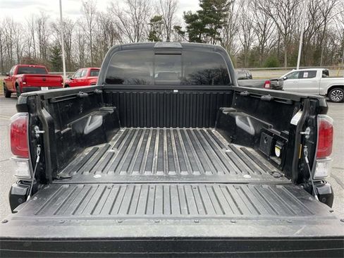 Used 2022 Toyota Tacoma TRD Sport image 13