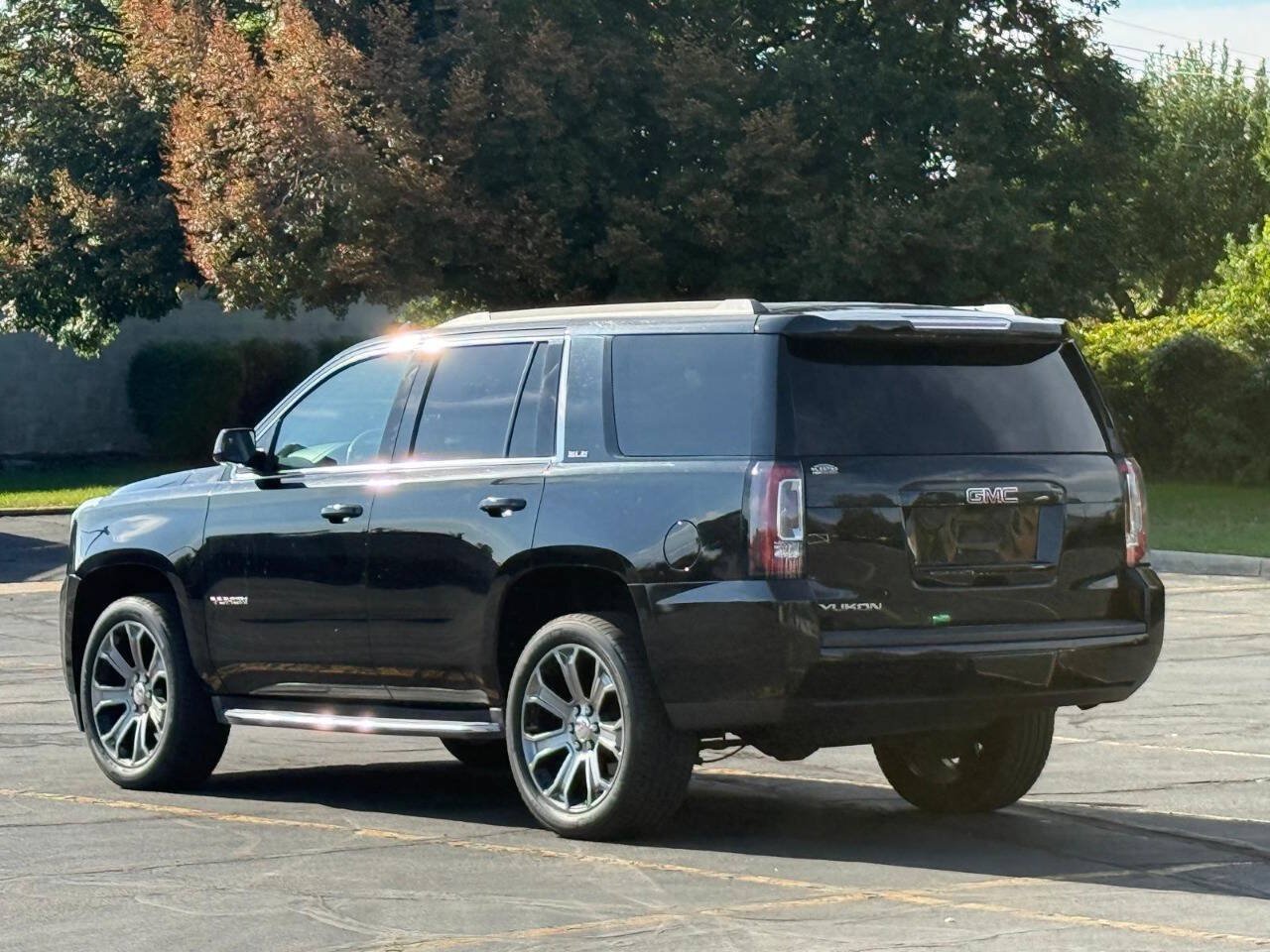 Used 2017 GMC Yukon SLE w/ Convenience Package AWD/4WD image 3