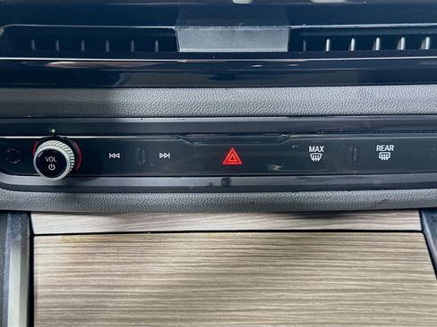 Used 2025 BMW 330i Sedan image 24