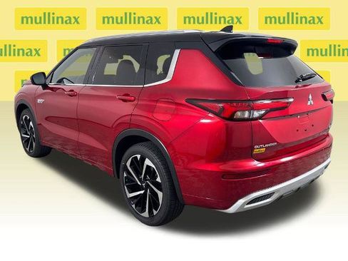 Used 2025 Mitsubishi Outlander 4WD Plug-In Hybrid image 4