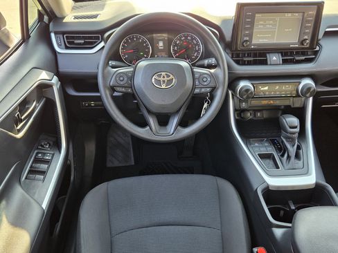 Used 2022 Toyota RAV4 LE image 11
