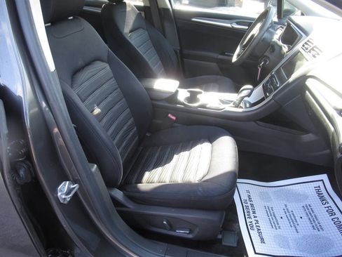Used 2016 Ford Fusion SE image 6
