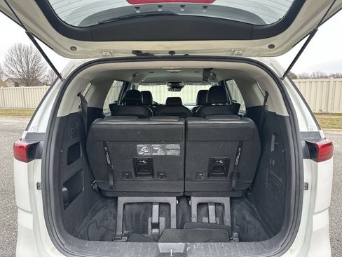 Used 2022 Kia Carnival LX image 22