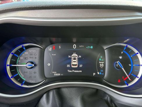 Used 2023 Chrysler Pacifica Touring-L FWD image 25