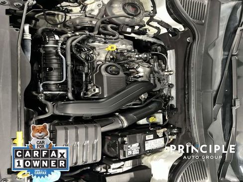 Certified 2022 Volkswagen Taos SE w/ Panoramic Sunroof Package image 32