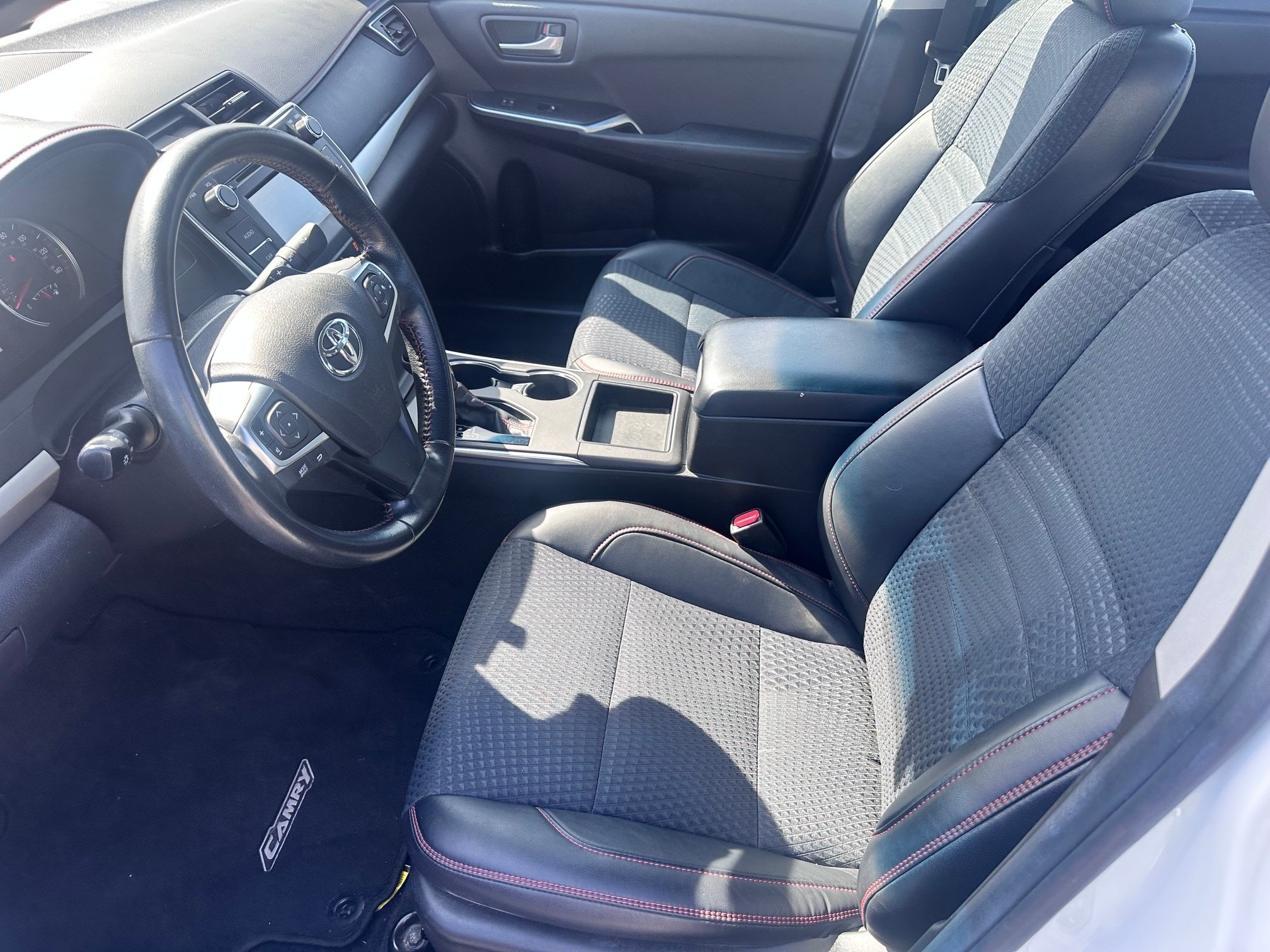 Used 2015 Toyota Camry SE FWD image 5