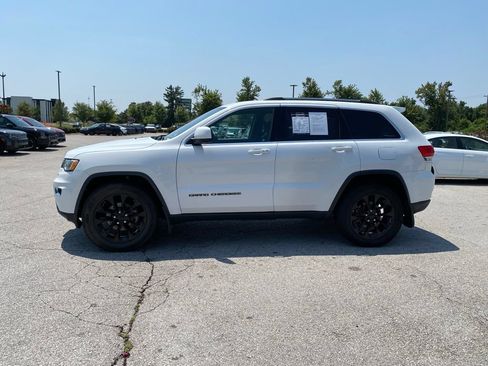 Used 2018 Jeep Grand Cherokee Laredo AWD/4WD image 4