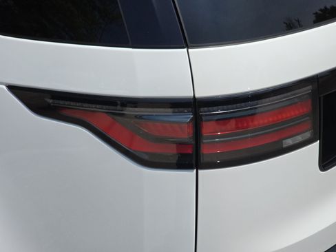 Certified 2025 Land Rover Discovery Dynamic SE AWD/4WD image 38