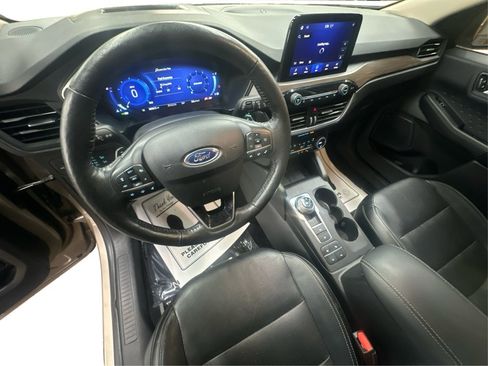 Used 2020 Ford Escape Titanium image 33