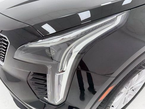 Used 2023 Cadillac XT4 Luxury w/ Cold Weather Package image 6