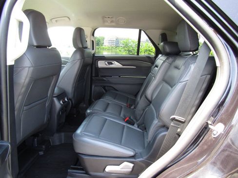 Used 2025 Ford Explorer Active w/ Active Comfort Package AWD/4WD image 12