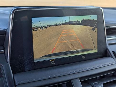 Used 2024 Chevrolet Suburban LT image 15