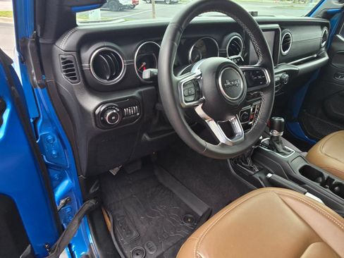 Used 2021 Jeep Wrangler Unlimited Sahara AWD/4WD image 9