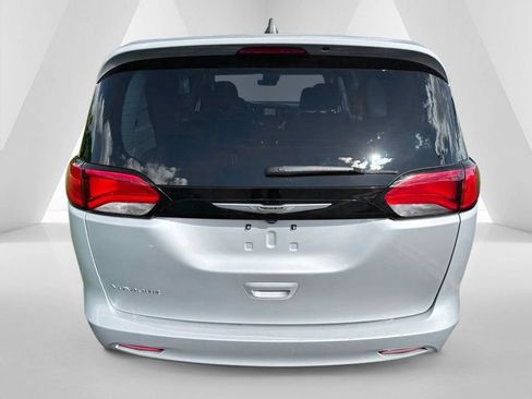Used 2023 Chrysler Voyager LX FWD image 6