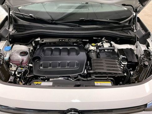 Used 2025 Volkswagen Tiguan SE AWD/4WD image 30